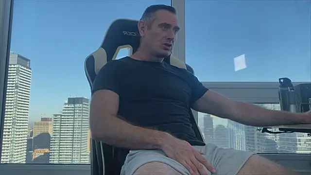 Snapshot of TheDonnyBasilisk chatting on 10.03.25 TheDonnyBasilisk online show from 10.03.25