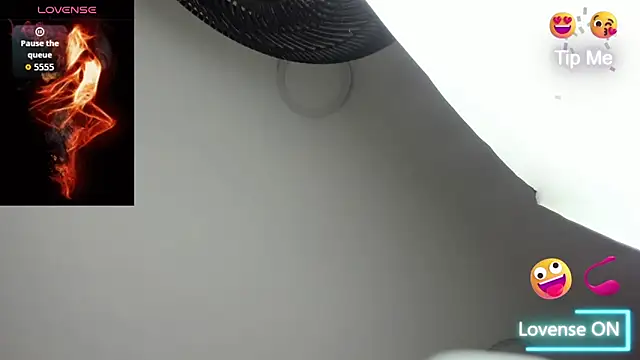 Snapshot of sweet__vanessa1 chatting on 09.30.25 sweet vanessa1 online show from 09.30.25