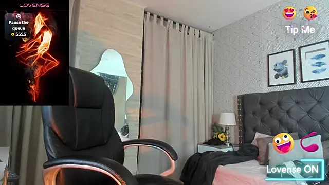 Snapshot of sweet__vanessa1 chatting on 10.10.25 sweet vanessa1 online show from 10.10.25