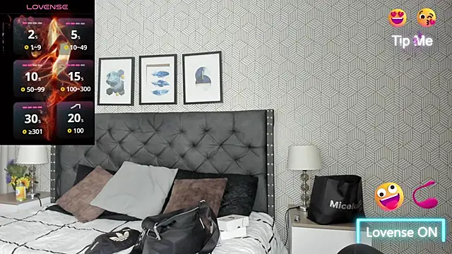 Snapshot of sweet__vanessa1 chatting on 10.17.25 sweet vanessa1 online show from 10.17.25