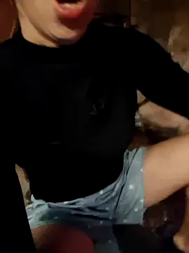 Snapshot of ngocngoc_cute chatting on 10.26.25 ngocngoc cute online show from 10.26.25