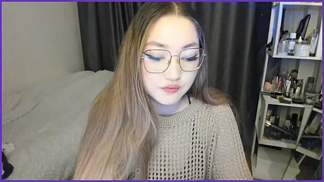 lyra x online show from 10.12.25