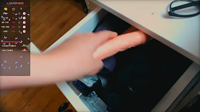 Snapshot of darlingeva1010 chatting on 10.10.25 darlingeva1010 online show from 10.10.25