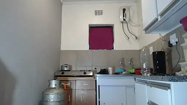 YummySyriaxoxo online show from 11.12.25