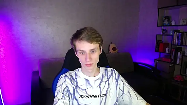 Snapshot of yes_cute_boy_ chatting on 11.01.25 yes cute boy online show from 11.01.25