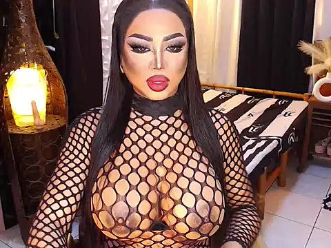 Snapshot of TRANSLUNAA chatting on 10.08.25 TRANSLUNAA online show from 10.08.25