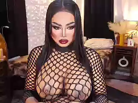 Snapshot of TRANSLUNAA chatting on 10.19.25 TRANSLUNAA online show from 10.19.25