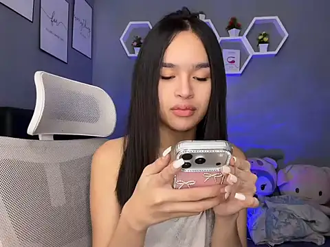 lelasohna online show from 11.19.25