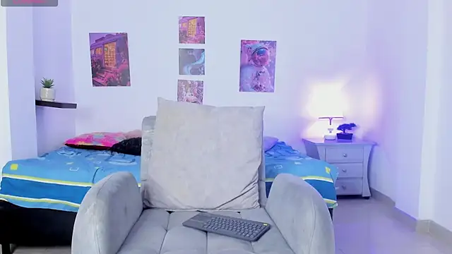 Snapshot of shizuka_84 chatting on 09.09.25 shizuka 84 online show from 09.09.25