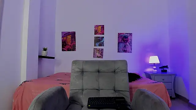 Snapshot of shizuka_84 chatting on 09.28.25 shizuka 84 online show from 09.28.25