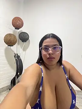 nathalia correa online show from 11.04.25