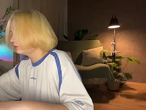 MoonIvy  online show from 04.19.26