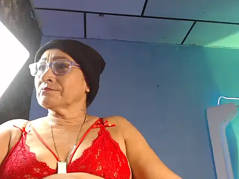 Snapshot of maggi_hotsson chatting on 11.04.25 maggi hotsson online show from 11.04.25