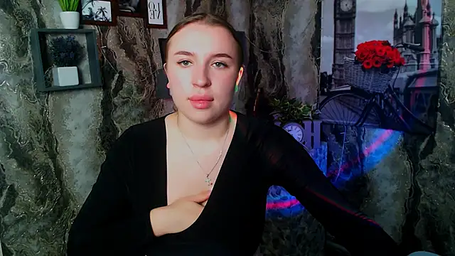 Snapshot of JuliaTopp_ chatting on 10.04.25 JuliaTopp online show from 10.04.25