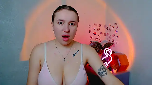 Snapshot of JuliaTopp_ chatting on 11.19.25 JuliaTopp online show from 11.19.25