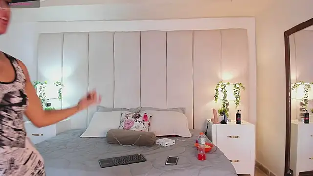 Snapshot of mia_rousse25 chatting on 10.16.25 mia rousse25 online show from 10.16.25