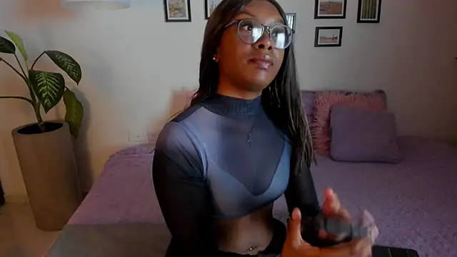 Coco joness online show from 10.10.25