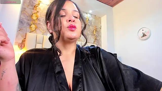 Snapshot of cloe_galee chatting on 02.06.26 cloe galee online show from 02.06.26