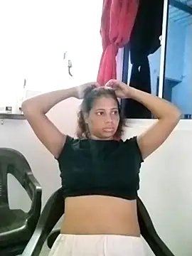 Snapshot of AriaHot_ chatting on 10.24.25 AriaHot online show from 10.24.25