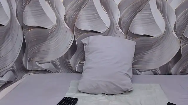 Snapshot of GlowGoddessxx chatting on 05.02.26 GlowGoddessxx online show from 05.02.26