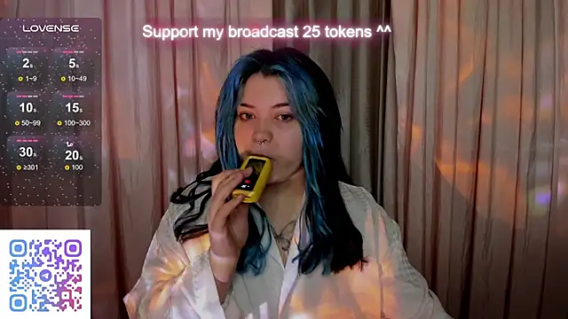 Snapshot of Alisa_Monroe chatting on 10.04.25 Alisa Monroe online show from 10.04.25