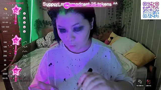 Snapshot of Alisa_Monroe chatting on 10.31.25 Alisa Monroe online show from 10.31.25