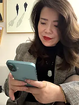 anna yngs online show from 10.06.25