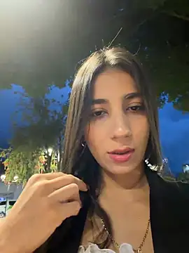 Snapshot of -juicy_ chatting on 06.18.26 -juicy online show from 06.18.26