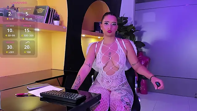 Snapshot of Bela_Jones chatting on 11.09.25 Bela Jones online show from 11.09.25