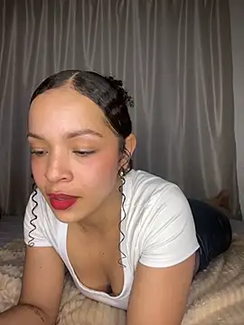 Yasmin777  online show from 10.15.25