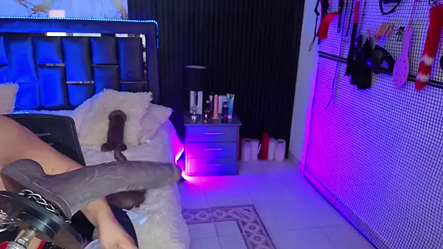 Snapshot of Issafoxx chatting on 02.21.26 Issafoxx online show from 02.21.26