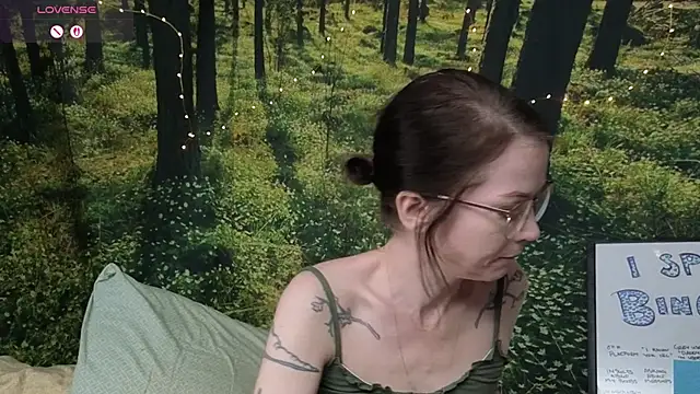 Snapshot of kohlbird chatting on 10.03.25 kohlbird online show from 10.03.25