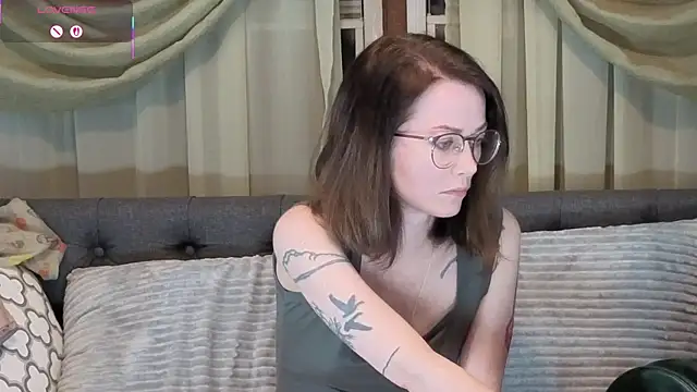 Snapshot of kohlbird chatting on 11.05.25 kohlbird online show from 11.05.25