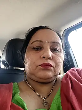 Snapshot of Sexyshott chatting on 10.19.25 Sexyshott online show from 10.19.25