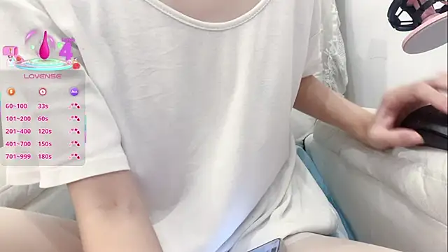 Snapshot of tuantuanle chatting on 11.07.25 tuantuanle online show from 11.07.25