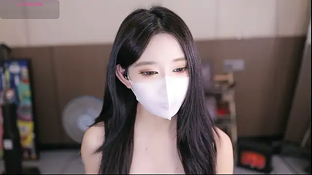 Snapshot of yaya_1888 chatting on 09.15.25 yaya 1888 online show from 09.15.25