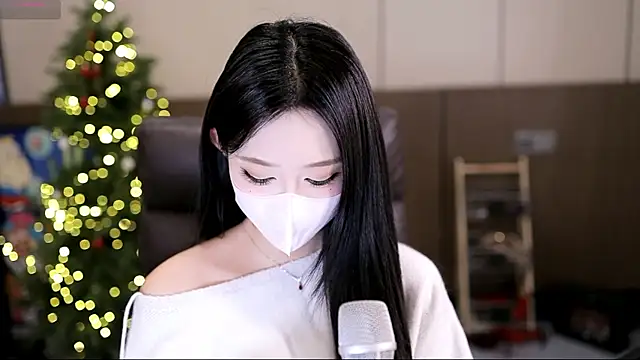 Snapshot of yaya_1888 chatting on 10.22.25 yaya 1888 online show from 10.22.25