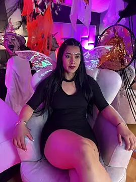 BellaFernandez   online show from 10.31.25