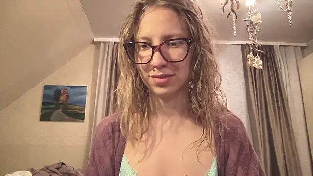 Snapshot of SenseInner chatting on 11.12.25 SenseInner online show from 11.12.25