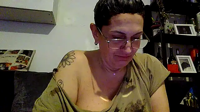 RubyyRosee online show from 12.20.25