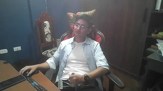 Snapshot of SVGUSSV chatting on 09.11.25 SVGUSSV online show from 09.11.25