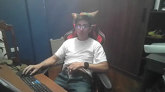 Snapshot of SVGUSSV chatting on 09.16.25 SVGUSSV online show from 09.16.25