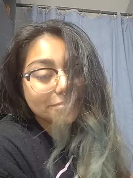 Lovelyrainn online show from 10.19.25