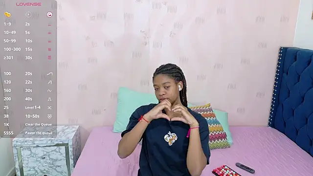 Snapshot of pureebonyy chatting on 09.23.25 pureebonyy online show from 09.23.25