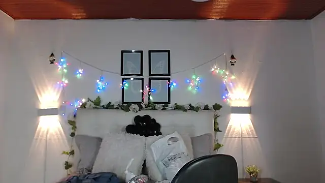 Megan 05  online show from 03.31.26