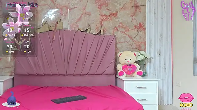 Snapshot of KatySweetas chatting on 10.24.25 KatySweetas online show from 10.24.25