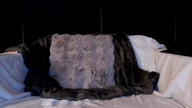 Snapshot of Zoe_Fisher chatting on 10.22.25 Zoe Fisher online show from 10.22.25