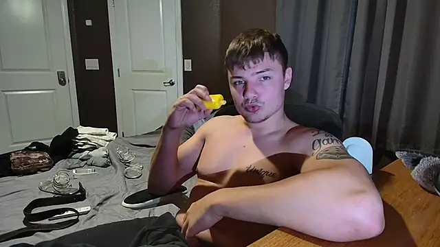 Snapshot of derekmontana2 chatting on 09.11.25 derekmontana2 online show from 09.11.25