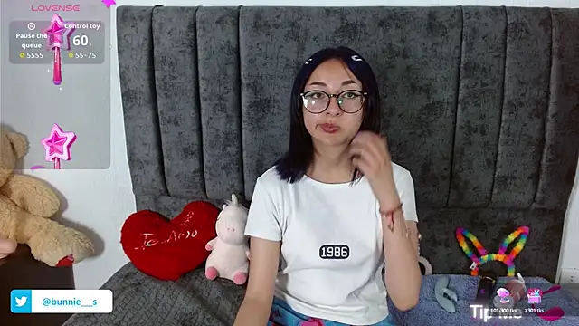 Snapshot of Littlee_Bunny_ chatting on 09.30.25 Littlee Bunny online show from 09.30.25