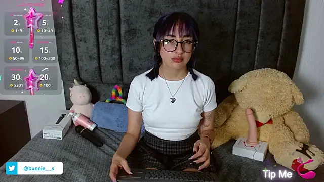 Snapshot of Littlee_Bunny_ chatting on 10.07.25 Littlee Bunny online show from 10.07.25